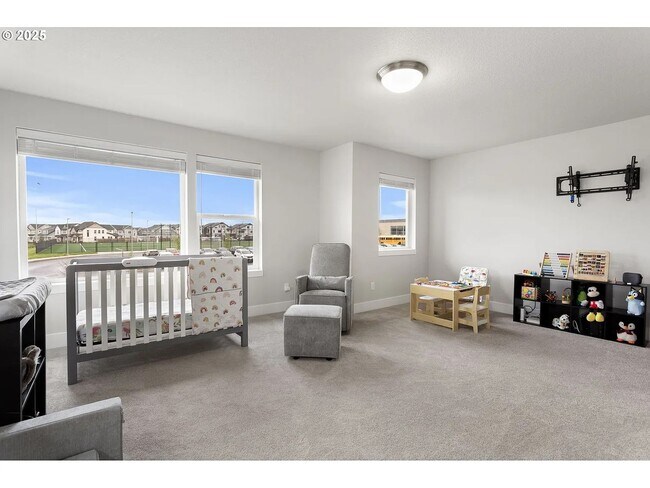 Building Photo - 4093 SE Reed Dr