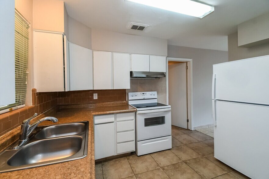 Building Photo - 7839 Lemans Dr