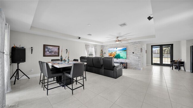 Building Photo - 569 Croydon Ave S