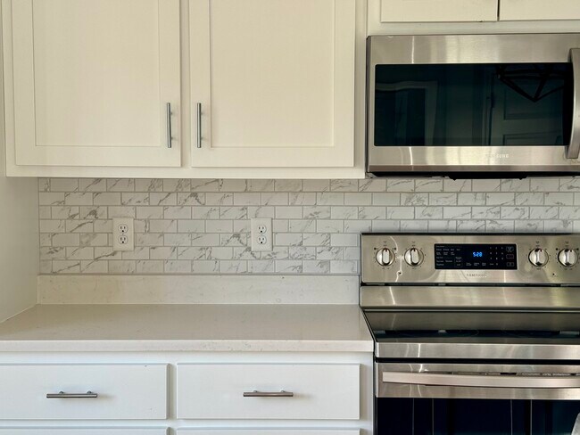 Building Photo - 432 Raven Ln