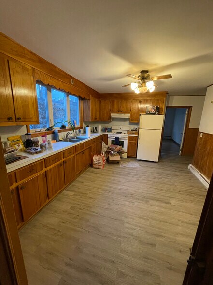 Building Photo - 161 Otis St