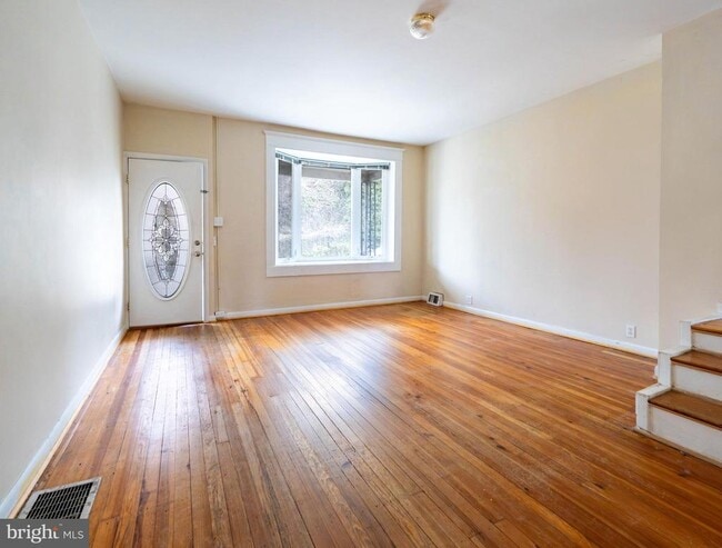 Building Photo - 132 Lauriston St