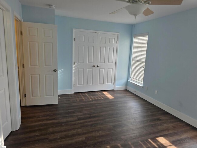 Building Photo - 226 Cambria Ct