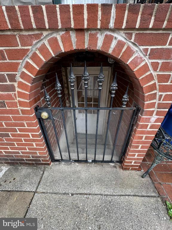 Building Photo - 1008 Stiles St