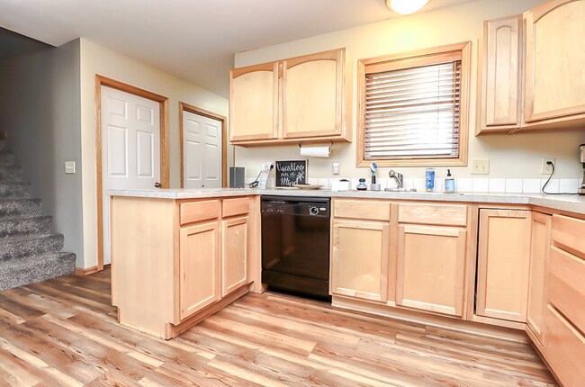 Building Photo - 3530 McLaughlin Dr