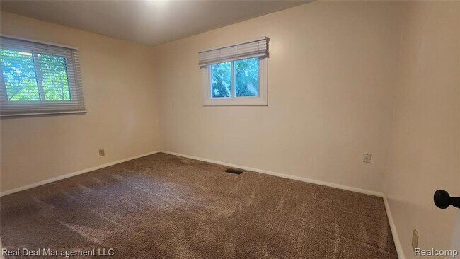 Building Photo - 6555 Manson Dr