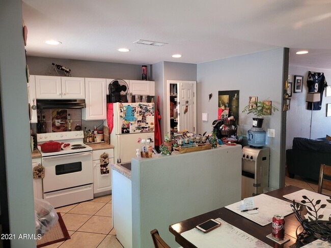 Building Photo - 2702 E Juniper Ave