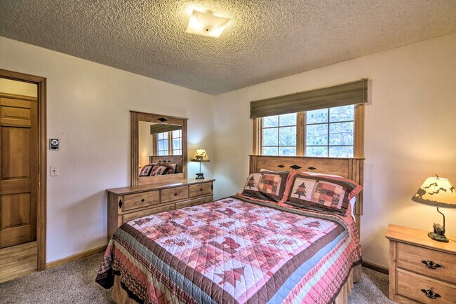 Building Photo - 2334 Carriage Dr