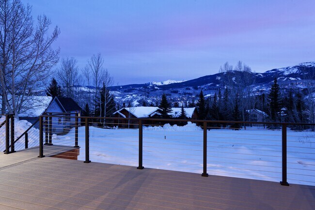 Building Photo - 888 Horse Ranch Dr