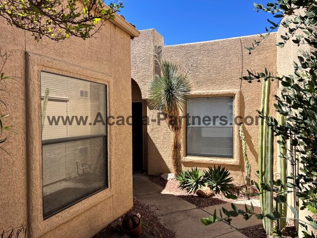 Building Photo - 2 bed PLUS a Den-Quiet Townhouse Community