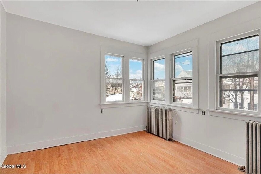 Building Photo - 6 W Erie St