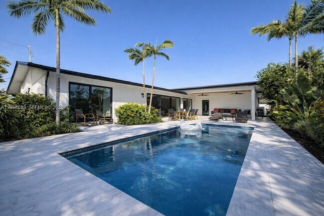 Building Photo - 3540 NE 28th Ave