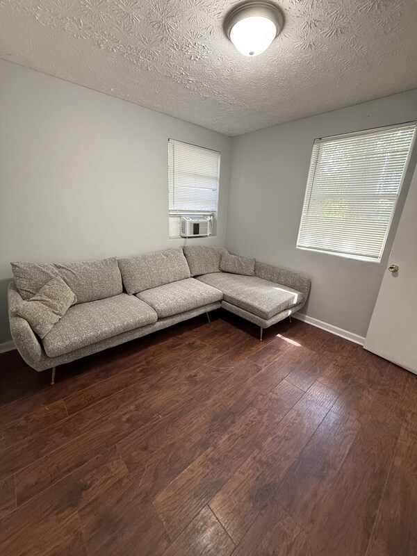 Building Photo - 5222 Lexington Ave