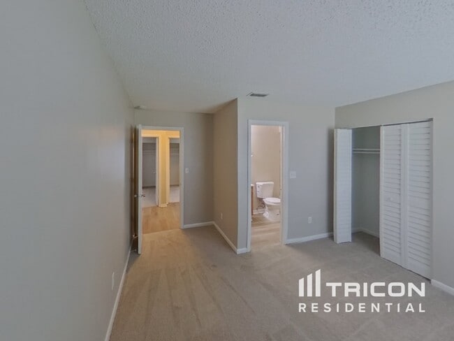 Building Photo - 615 Forest Hills Dr