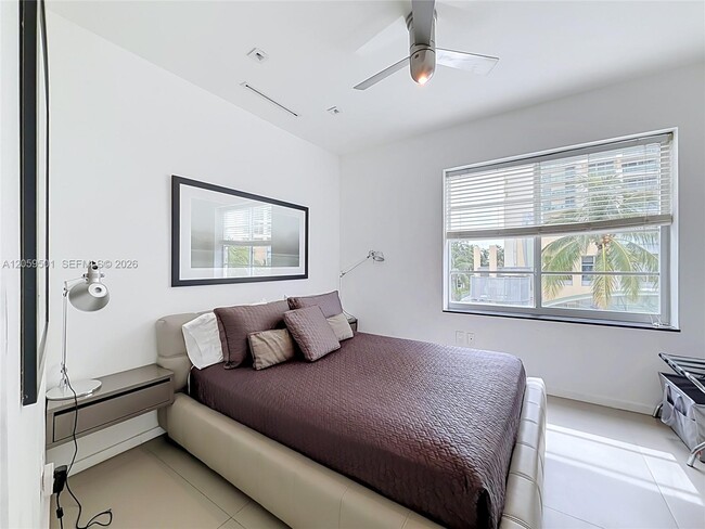 Building Photo - 1460 Ocean Dr