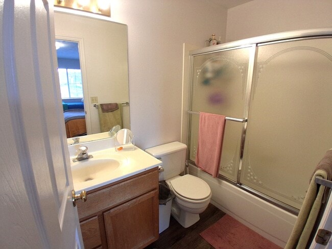 Building Photo - 588 N 500 E