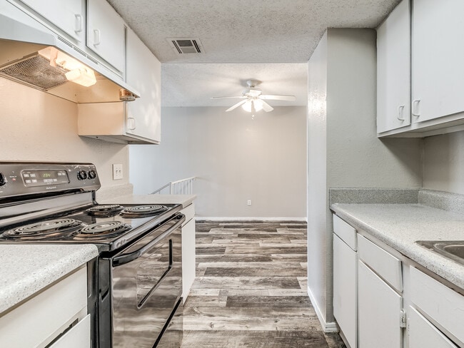 Fairfax Apartments - Kitchen