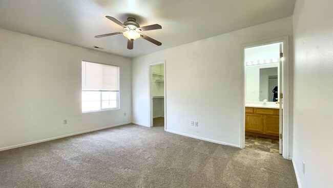 Building Photo - Upper 2 bed, 2 bath Condo on Leland