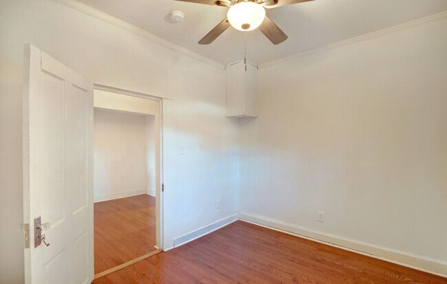 Building Photo - Cute Bungalow - great yard - Two Bedroom