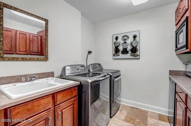 Building Photo - 905 2nd St N