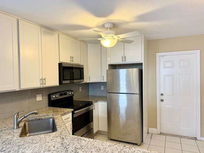 Building Photo - 13614 Yarmouth Ct