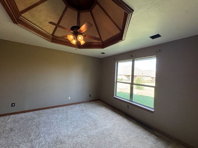 Building Photo - Stunning 3 bed in immaculate community, NO...