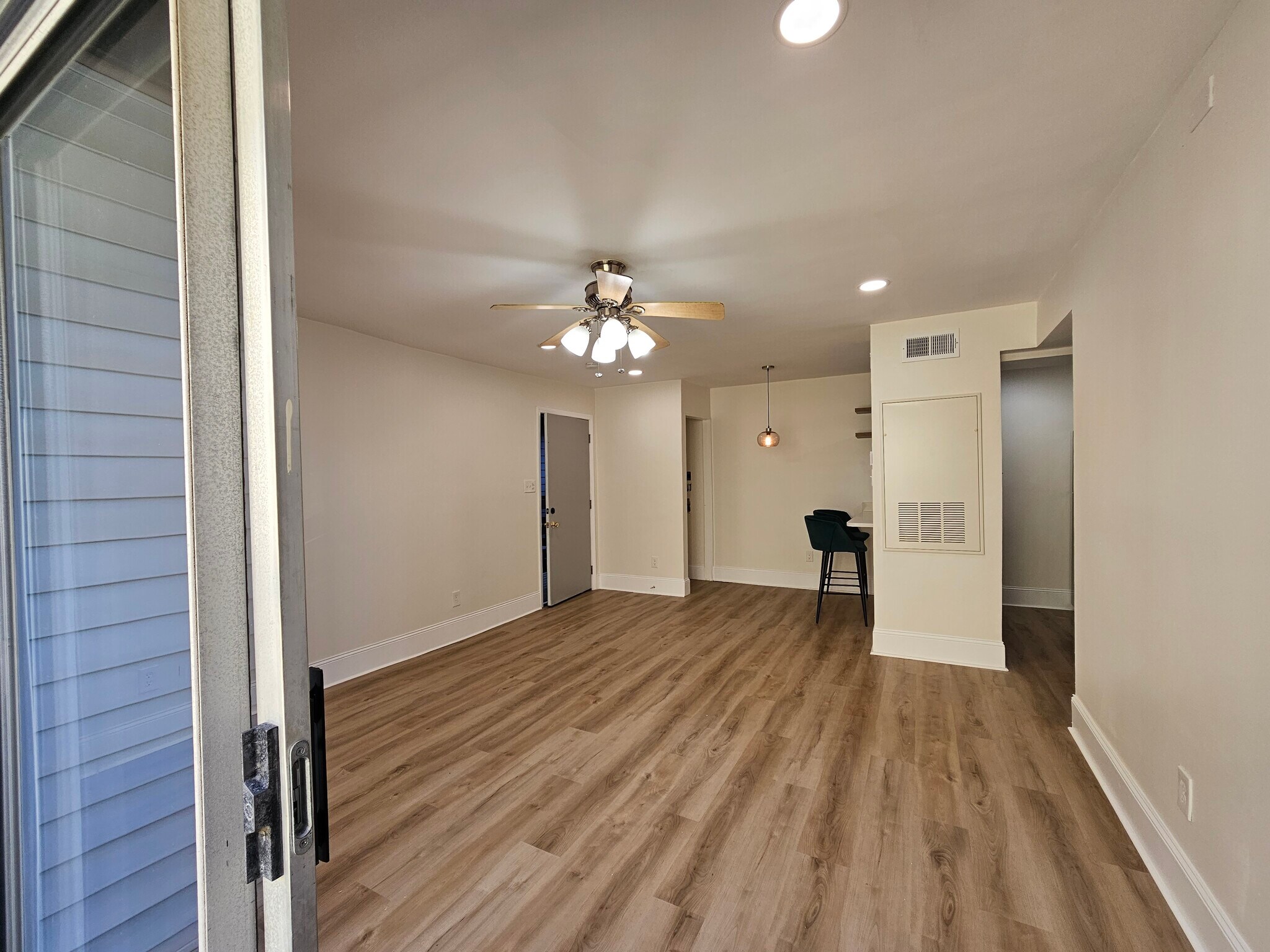 Building Photo - 4833 Zenith St