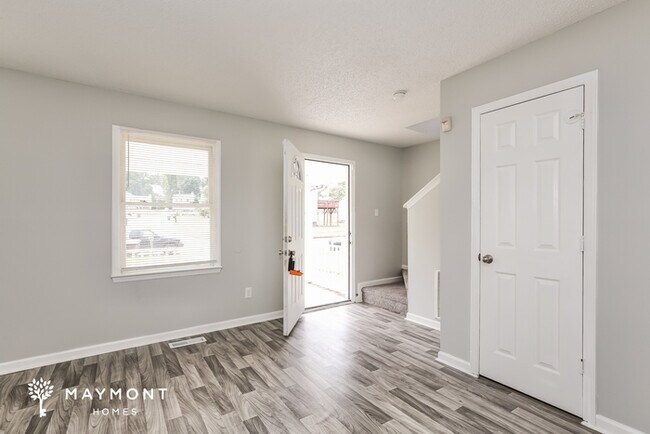 Building Photo - 4009 Hope Valley Ln