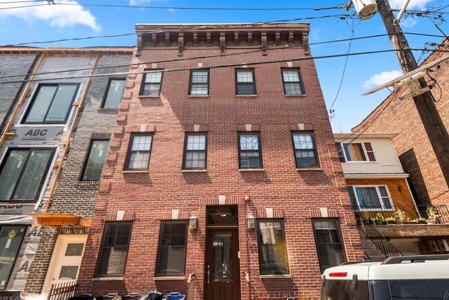 Building Photo - 65 Webster Ave