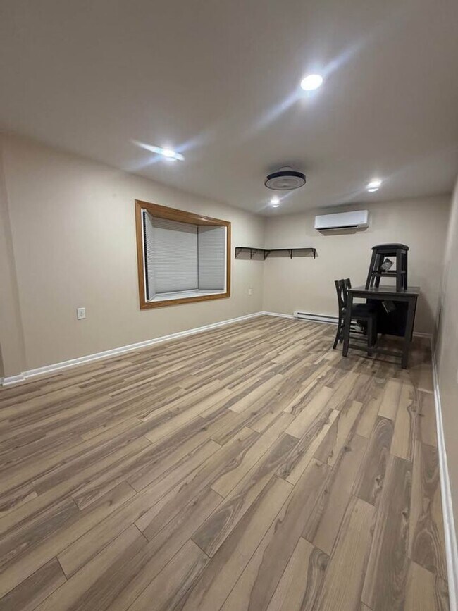 Building Photo - ?Beautifully Remodeled Modern Smart Home for Rent! ?