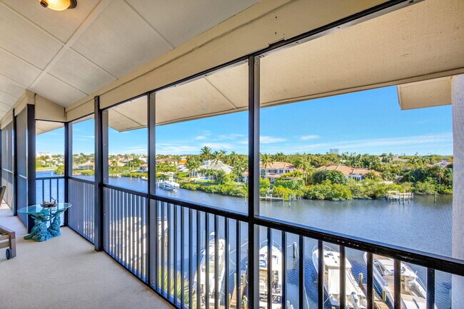 Building Photo - 16910 W Bay Dr