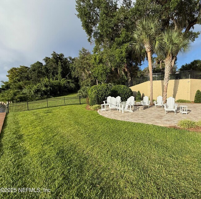 Building Photo - 2099 Winterbourne N