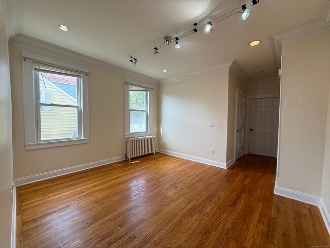 Building Photo - 556 Hawley Ave