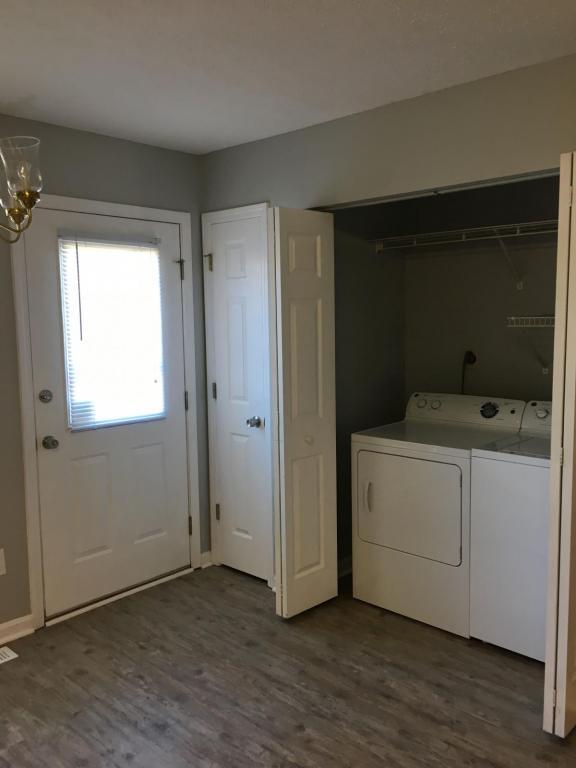 Building Photo - 619 Iowa Ave