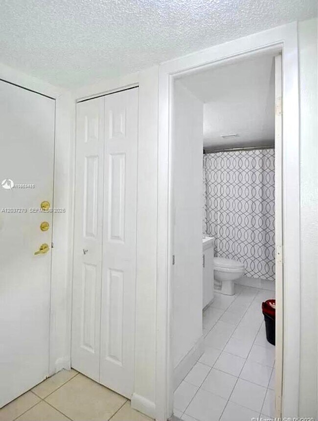 Building Photo - 9360 Fontainebleau Blvd