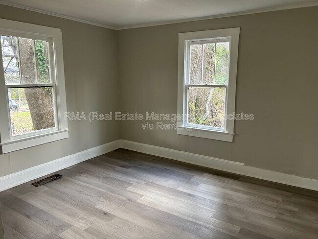 Building Photo - 1223 Pleasant Ave