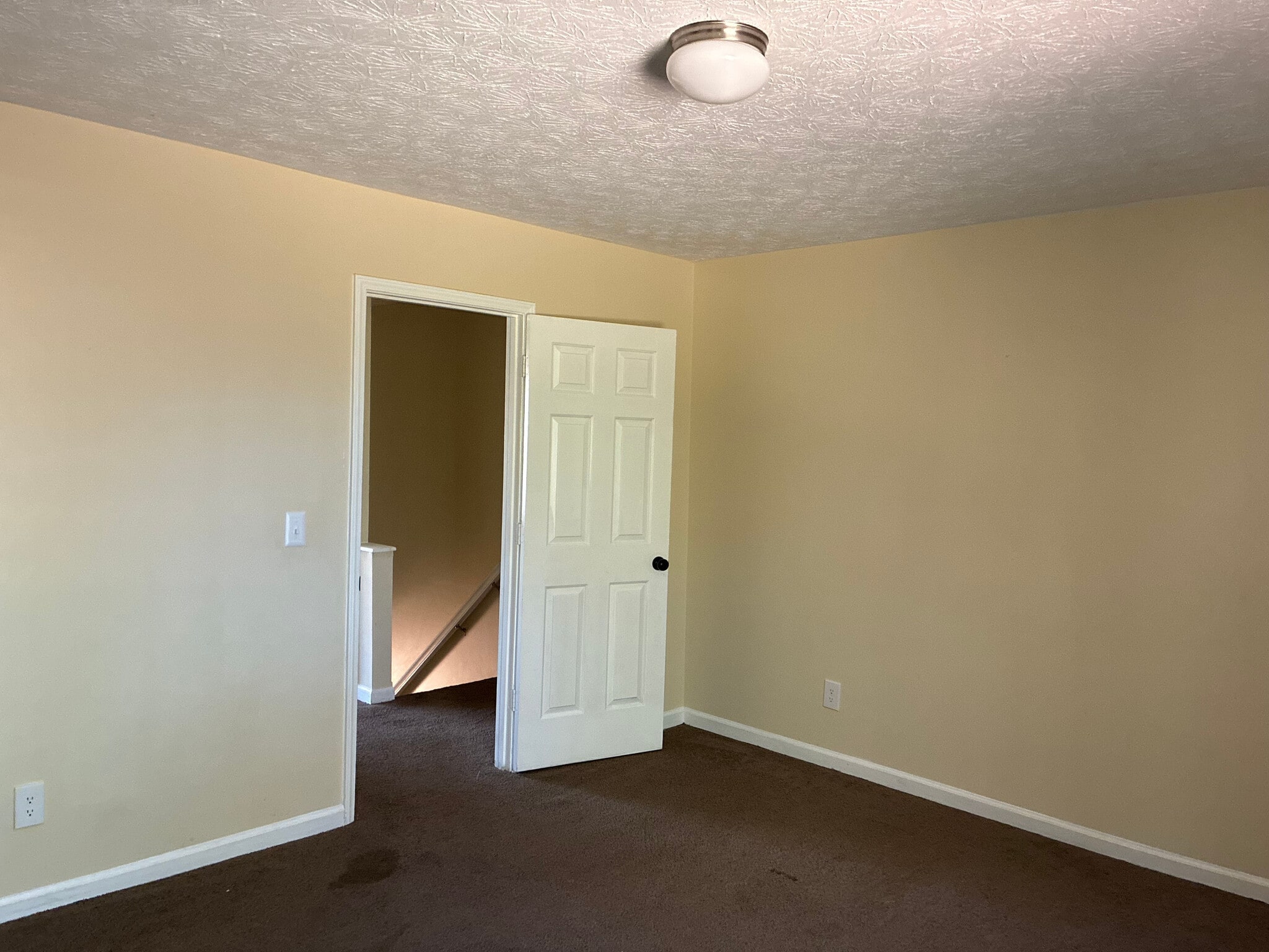 Building Photo - Room in Townhome on Patterson Cir