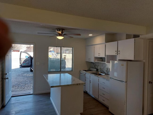 Building Photo - 4140 E Cliffside Trl