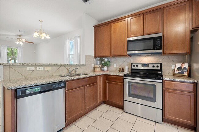 Building Photo - 5501 Bradford Pear Ln