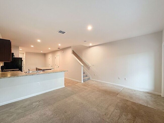 Building Photo - Dream Townhome in Magnolia Grove, Davenport !