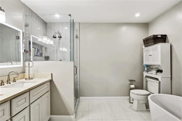 Building Photo - 115 Savanna Dr