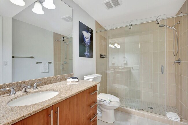 Building Photo - 610 Clematis St