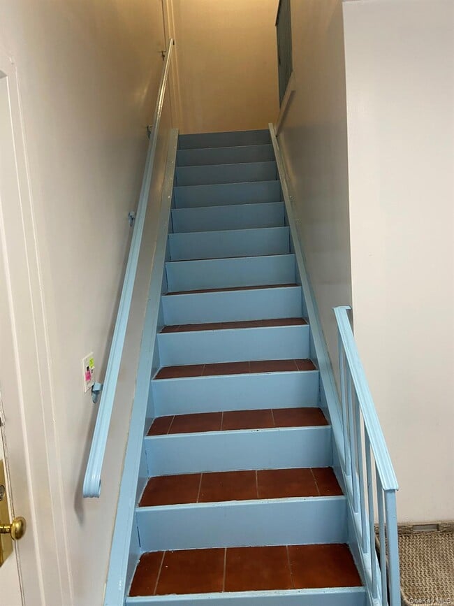 Building Photo - 31-17 Buell St