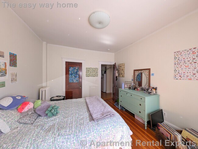 Building Photo - 163 Summer St