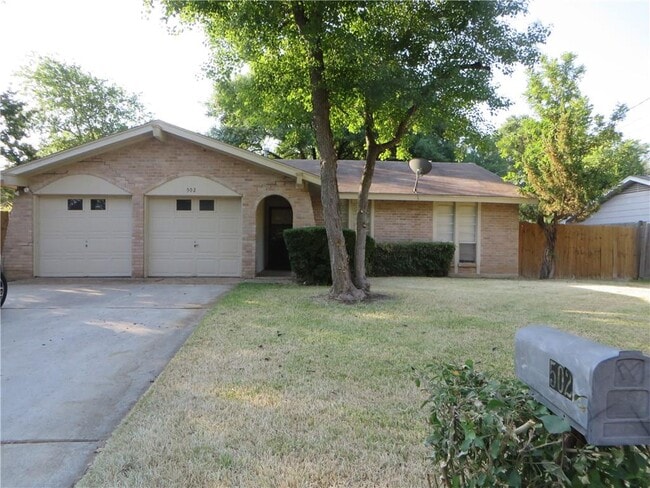 Building Photo - 502 Tanglewood Dr