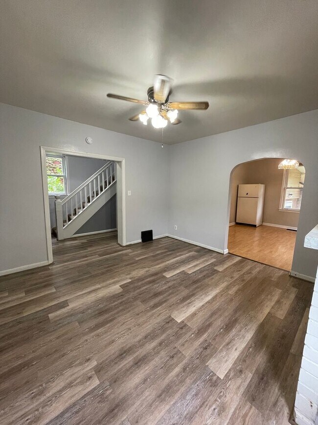 Building Photo - 456 Woodlane Ave
