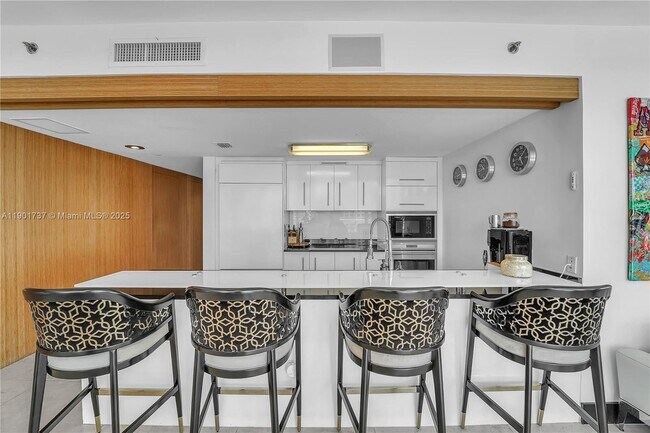 Building Photo - 465 Brickell Ave