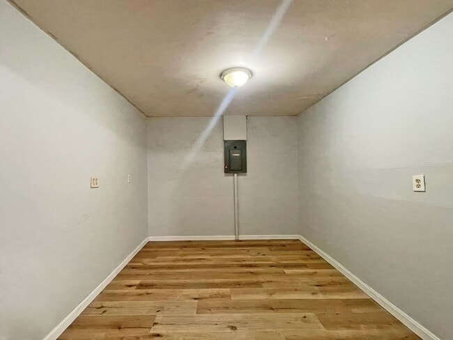 Building Photo - Spacious End-Unit Townhome with Fireplace, Family Room, 2-car Garage, Community Pool & Playground...