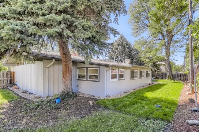 Building Photo - 2565 Teller St