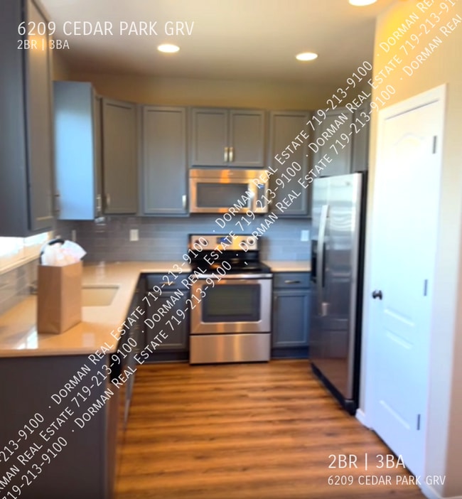 Building Photo - Townhome Mountain Views & AC